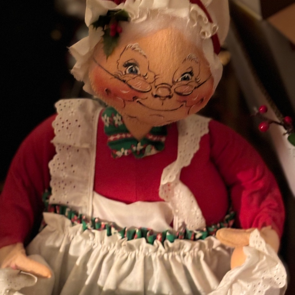 Annalee Santa and Miss Claus